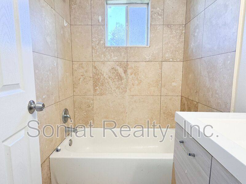 Apartment for rent at 4503 Majestic Oaks, New Orleans, LA 70126