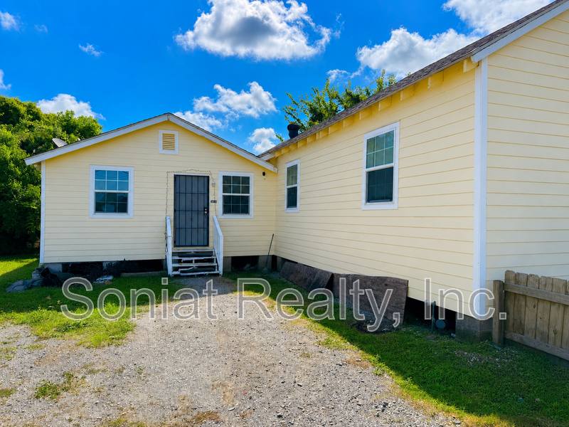 Apartment for rent at 4503 Majestic Oaks, New Orleans, LA 70126