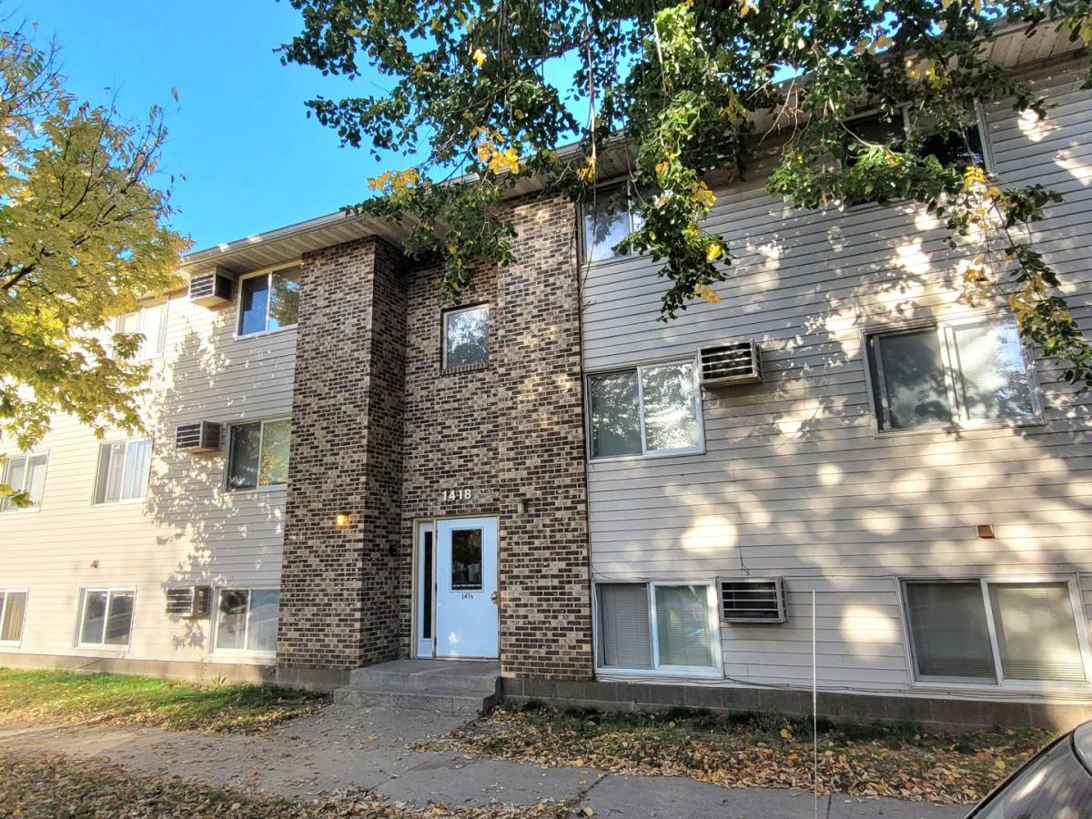 Apartment for rent at 1418 10th St S, La Crosse, WI 54601