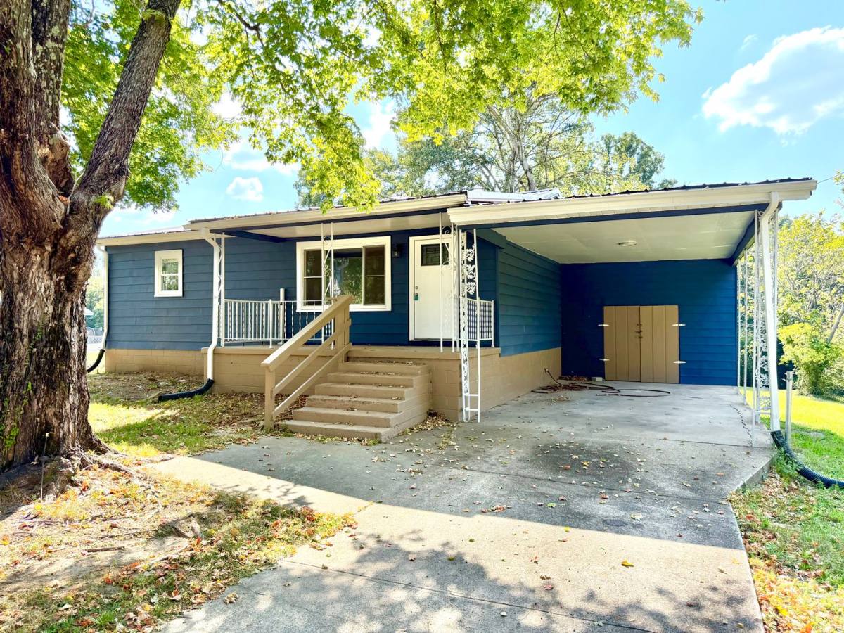House for rent at 1710 Cumberland Heights Rd, Clarksville, TN 37040