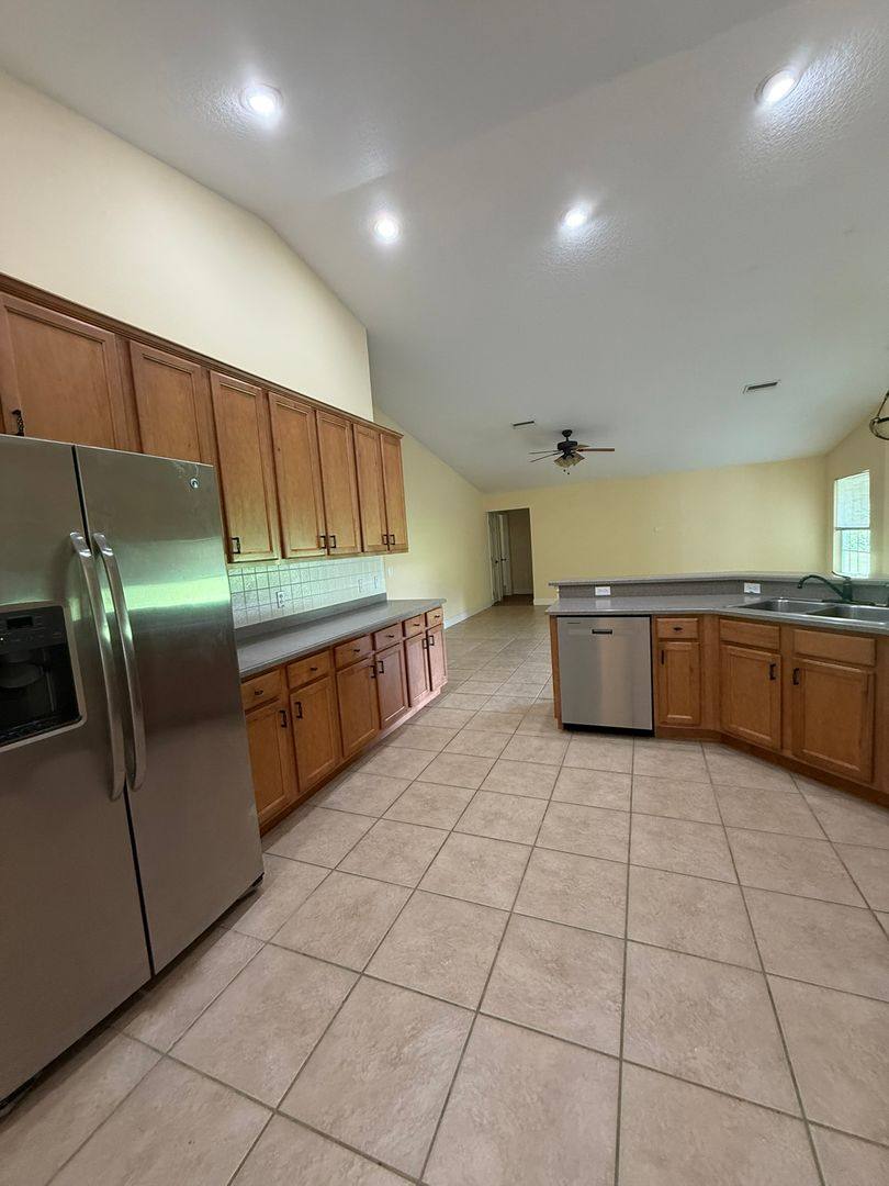 5203 SE 42nd Court, Ocala, FL 34480 - House for Rent - Image 3