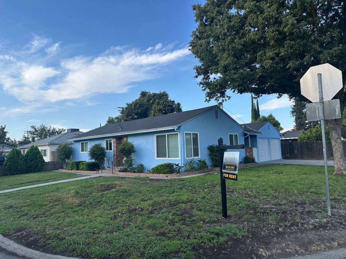 House for rent at 2113 Gordon Ave, Modesto, CA 95350