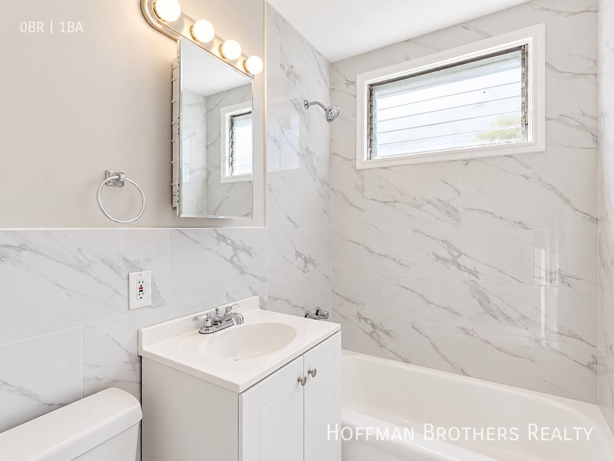 Apartment for rent at 425 N Oakhurst Dr #204, Beverly Hills, CA 90210