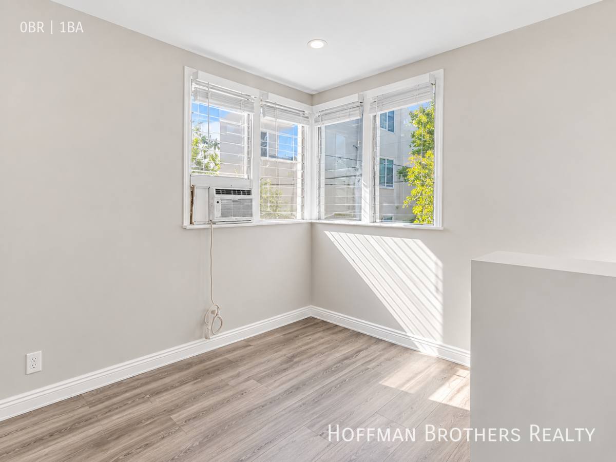 Apartment for rent at 425 N Oakhurst Dr #204, Beverly Hills, CA 90210