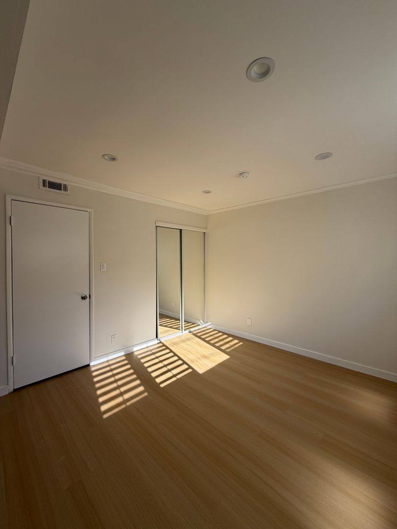 Apartment for rent at 442 So Rexford Dr, Beverly Hills, CA 90212