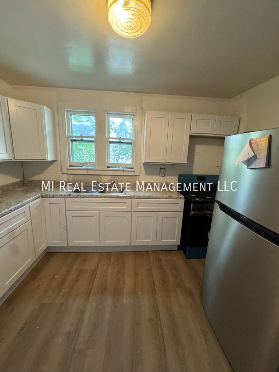 House for rent at 1920 Elwood St, Muskegon, MI 49442