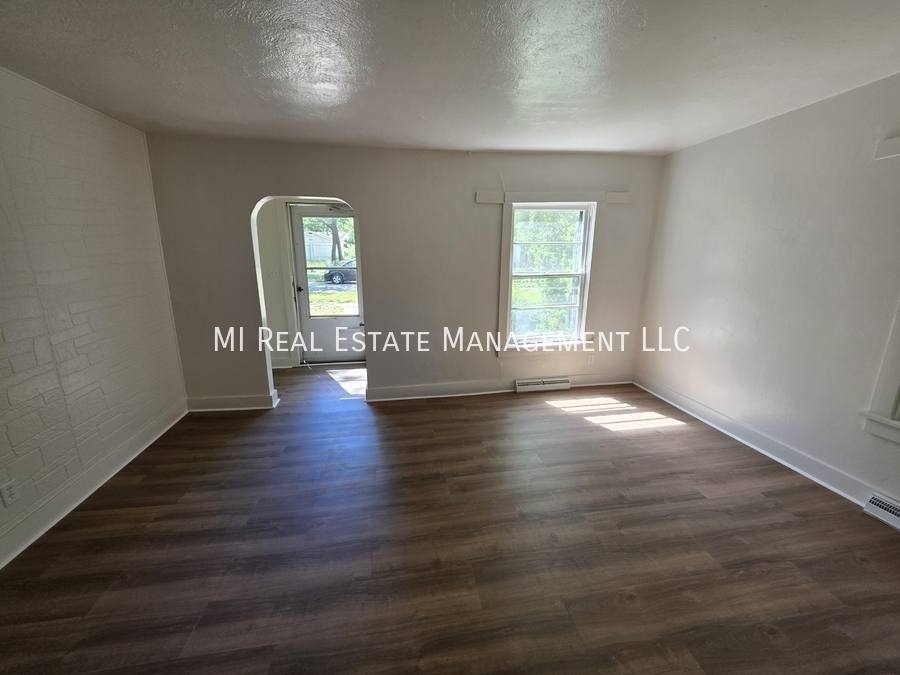 House for rent at 1920 Elwood St, Muskegon, MI 49442