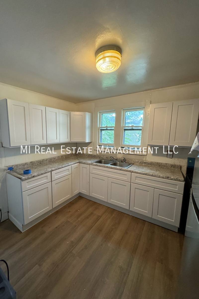 House for rent at 1920 Elwood St, Muskegon, MI 49442