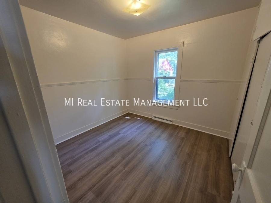 House for rent at 1920 Elwood St, Muskegon, MI 49442