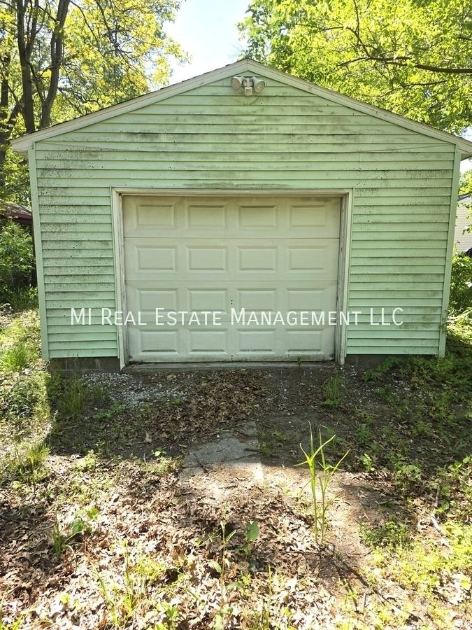 House for rent at 1920 Elwood St, Muskegon, MI 49442