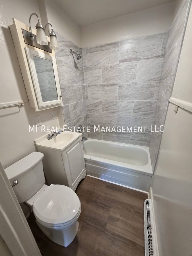 House for rent at 1920 Elwood St, Muskegon, MI 49442