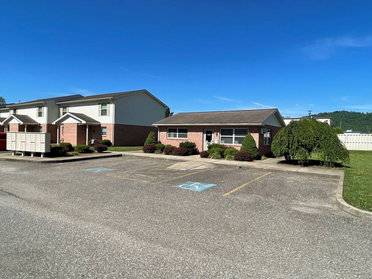 Apartment for rent at 202 Abbie Dr, New Martinsville, WV 26155