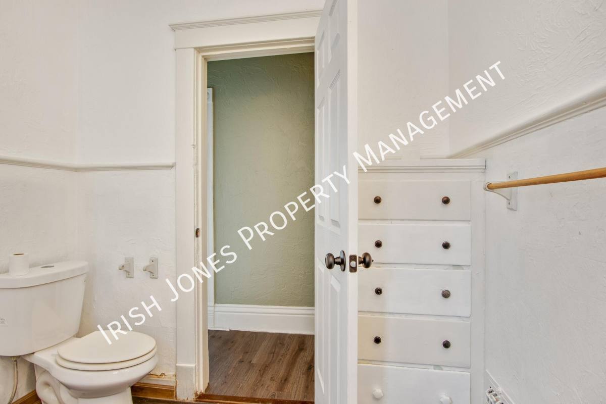 Apartment for rent at 271 Locust St #4, Lockport, NY 14094
