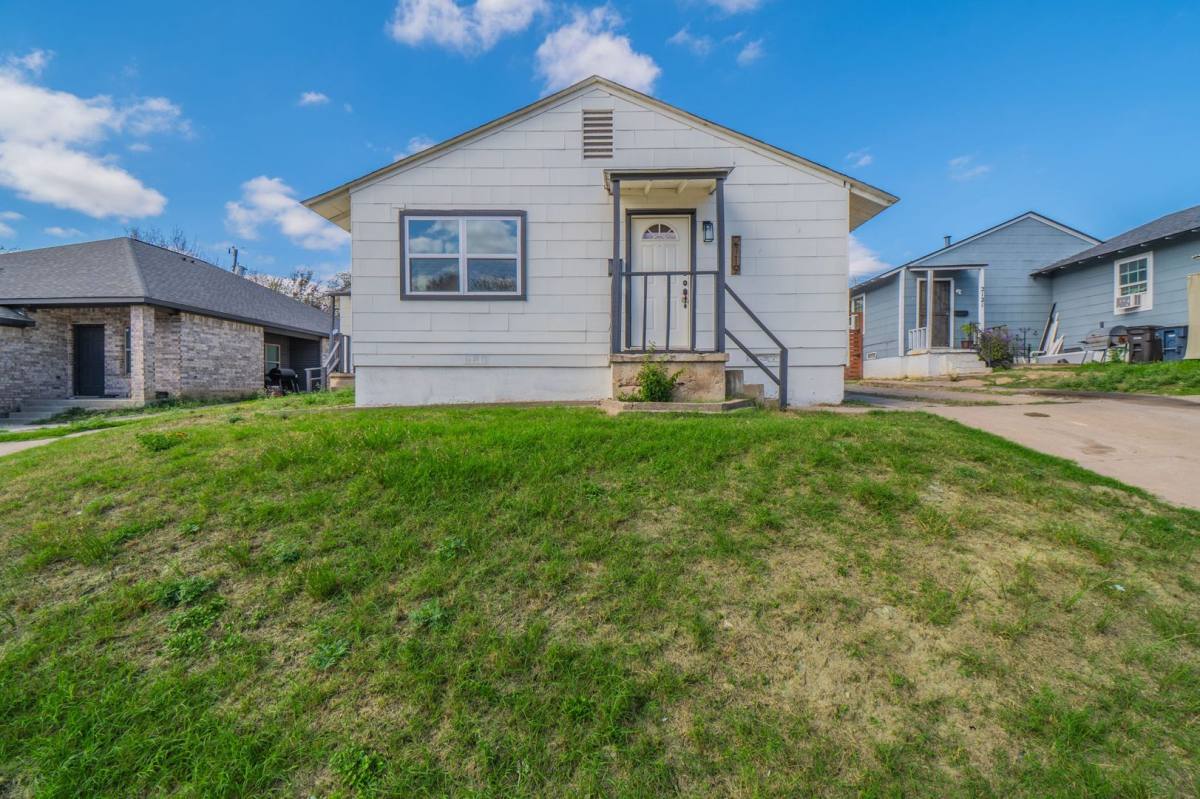 Apartment for rent at 2117 French Ave, Fort Worth, TX 76106