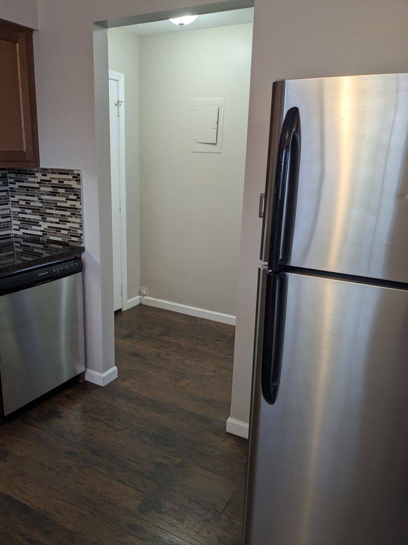 Apartment for rent at 1121 Poplar, Fenton, MI 48430