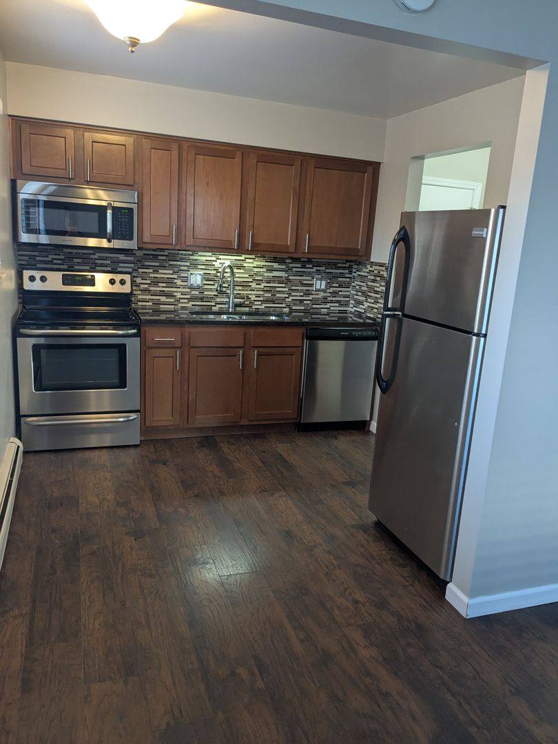 Apartment for rent at 1121 Poplar, Fenton, MI 48430
