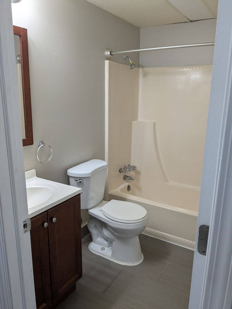 Apartment for rent at 1121 Poplar, Fenton, MI 48430