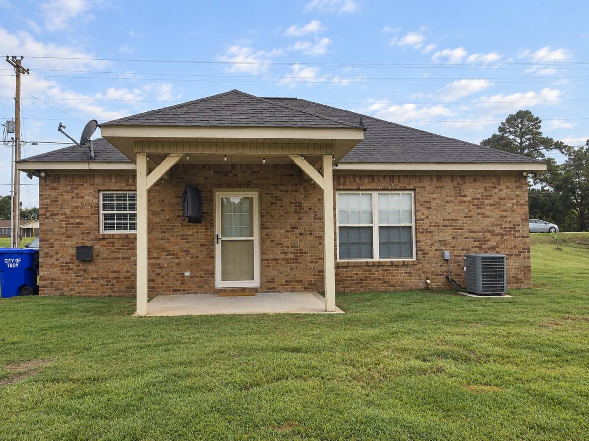 House for rent at 1800 Henderson Highway, Troy, AL 36081