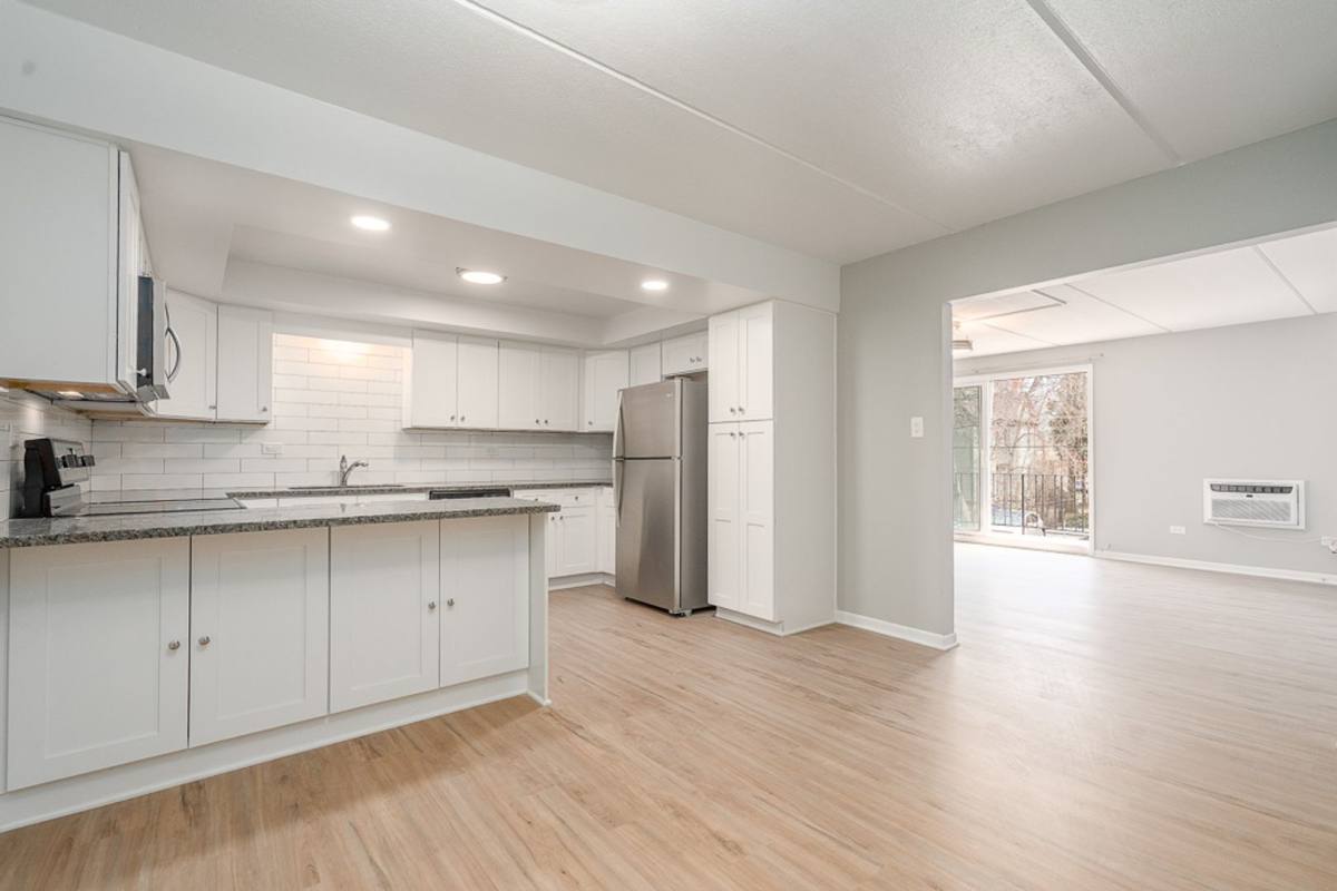 Apartment for rent at 21 S Waiola Ave, La Grange, IL 60525