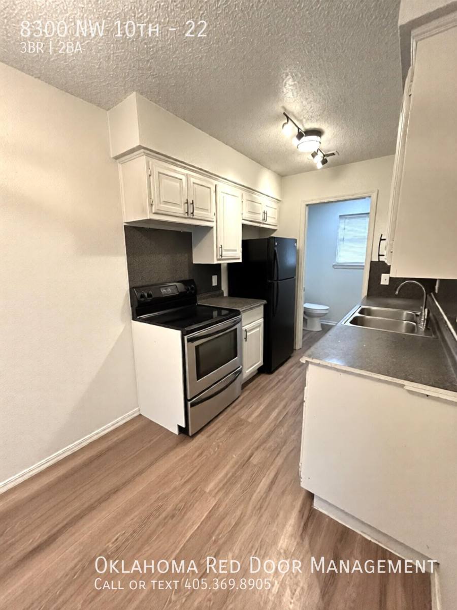 8300 NW 10th #22, Oklahoma City, OK 73127 - Townhouse for Rent - Image 2