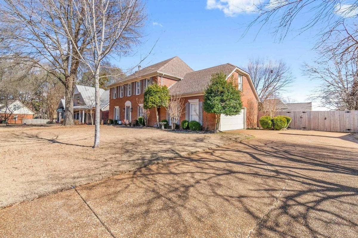House for rent at 1016 Moorefield Rd, Collierville, TN 38017