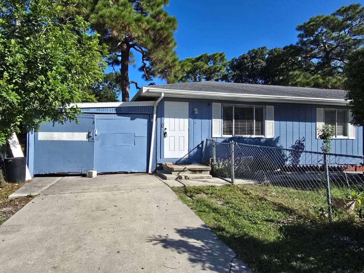 617 59th Ave Dr W, Bradenton, FL 34207 - Townhouse for Rent - Image 1