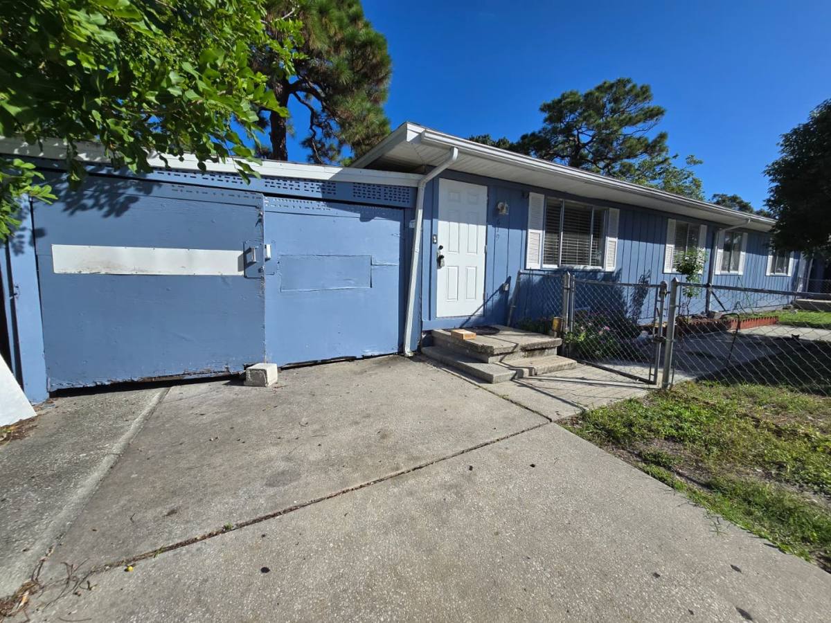617 59th Ave Dr W, Bradenton, FL 34207 - Townhouse for Rent - Image 2