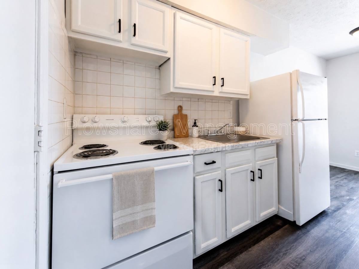 Apartment for rent at 3205 Twin Oak Lane #10, Louisville, KY 40219