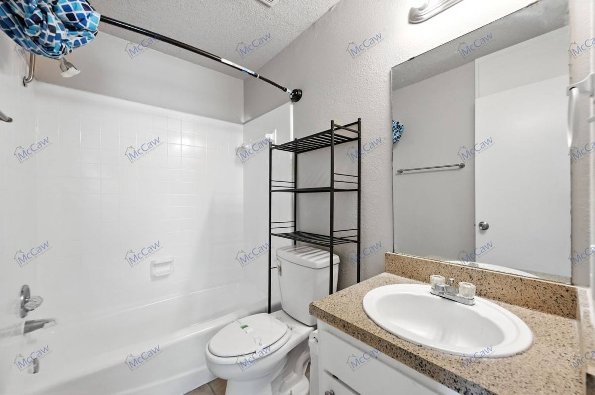 Apartment for rent at 6176 Vega Dr, Fort Worth, TX 76133