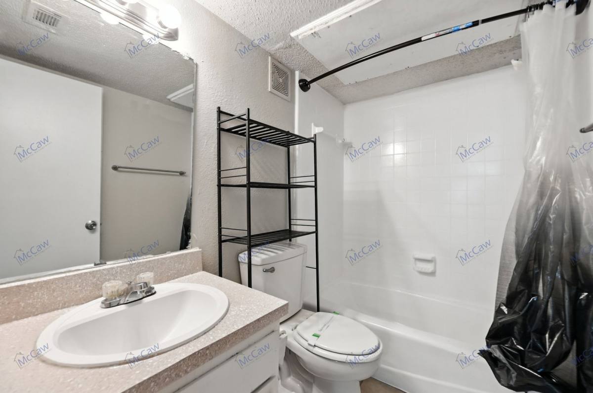 Apartment for rent at 6176 Vega Dr, Fort Worth, TX 76133