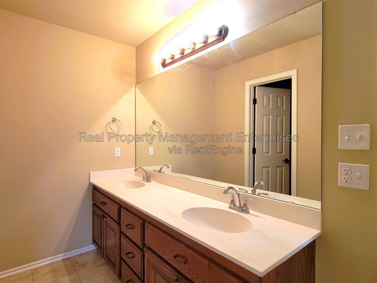 House for rent at 4500 Oasis Court, Yukon, OK 73099