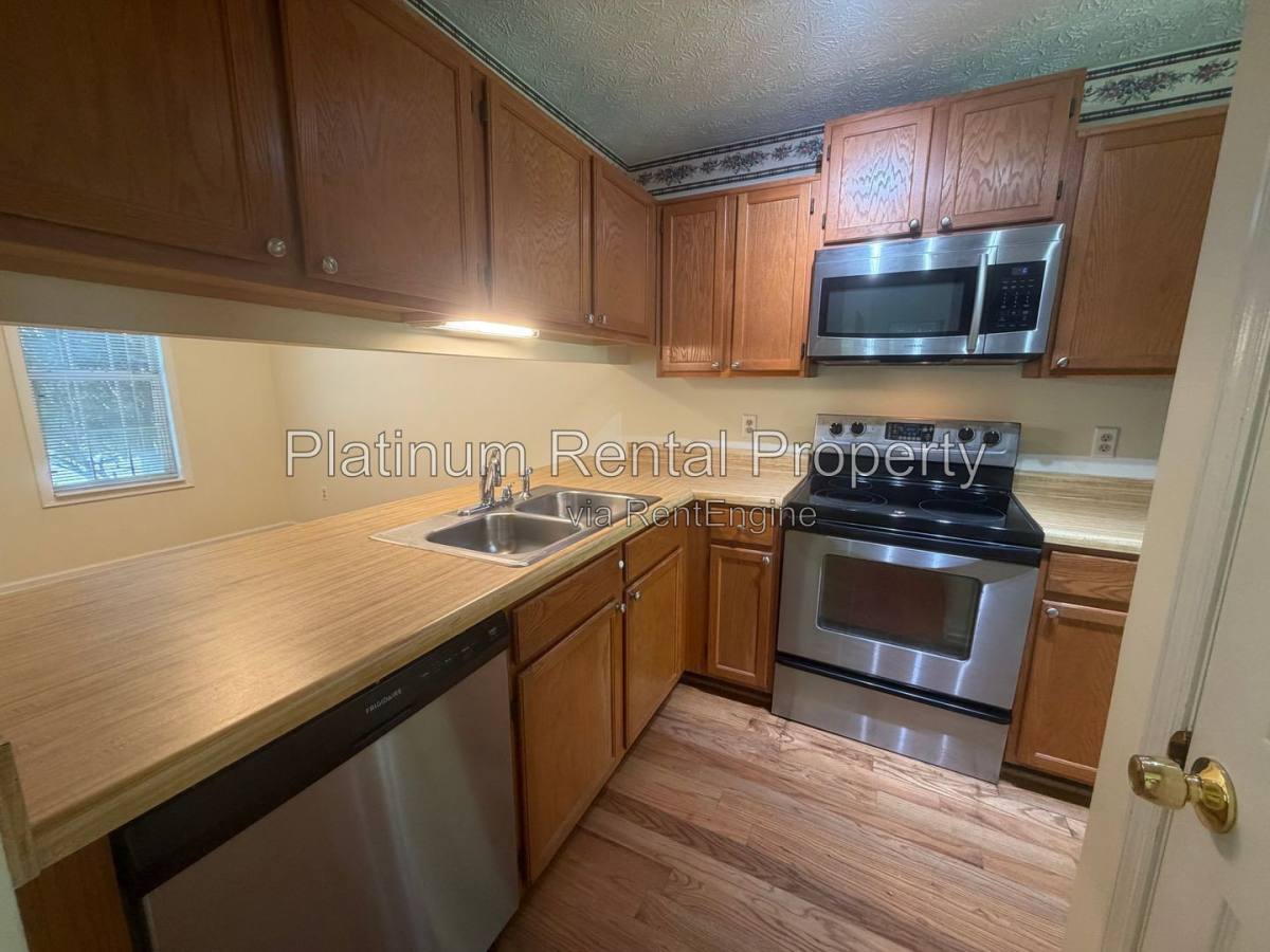 Townhouse for rent at 6533 Meadow Rue Dr, Peachtree Corners, GA 30092