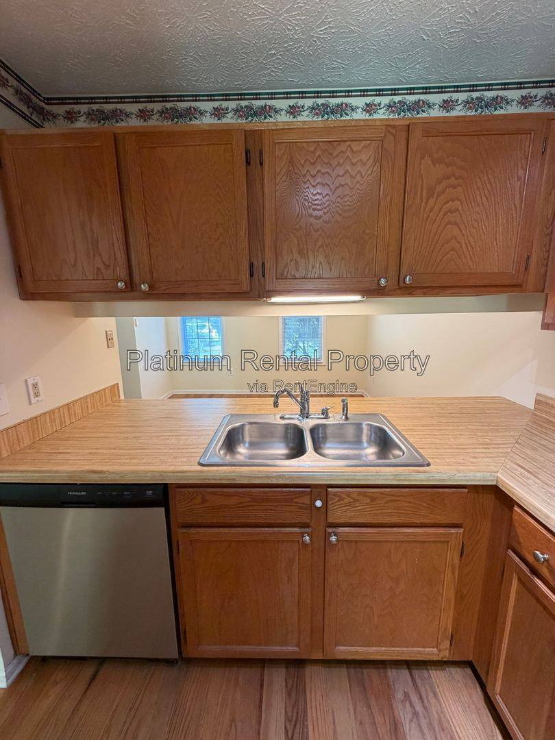 Townhouse for rent at 6533 Meadow Rue Dr, Peachtree Corners, GA 30092