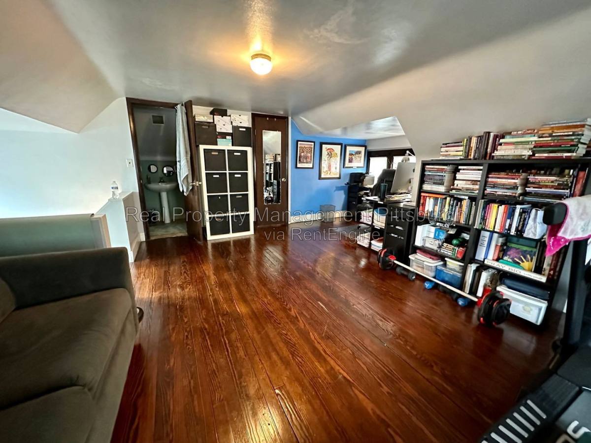 House for rent at 704 Montclair St, Pittsburgh, PA 15217