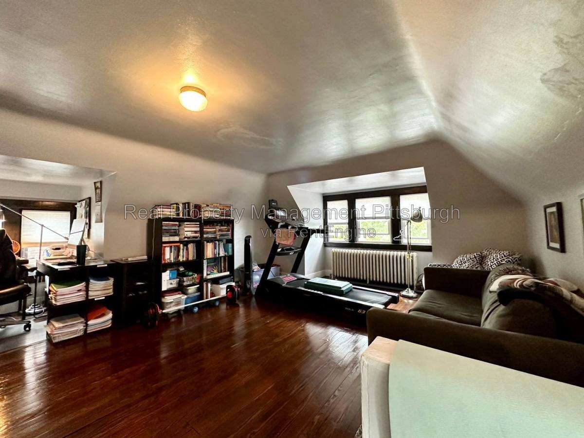 House for rent at 704 Montclair St, Pittsburgh, PA 15217