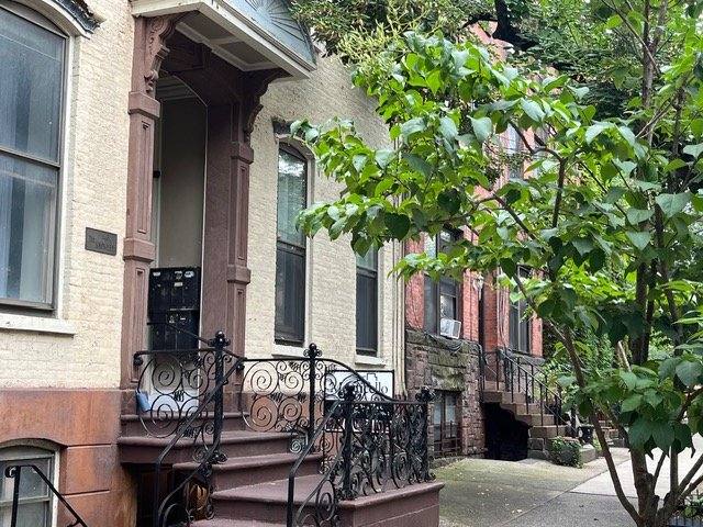 Apartment for rent at 148 Lancaster St #2, Albany, NY 12210
