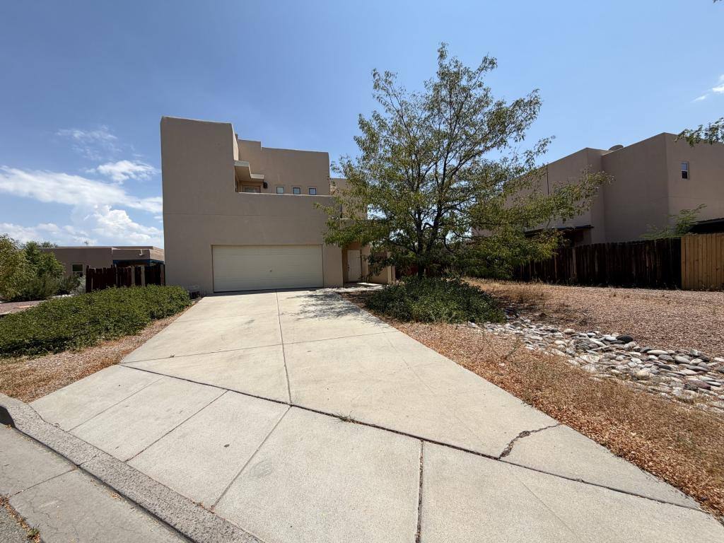 House for rent at 7030 Vuelta Vistoso, Santa Fe, NM 87507