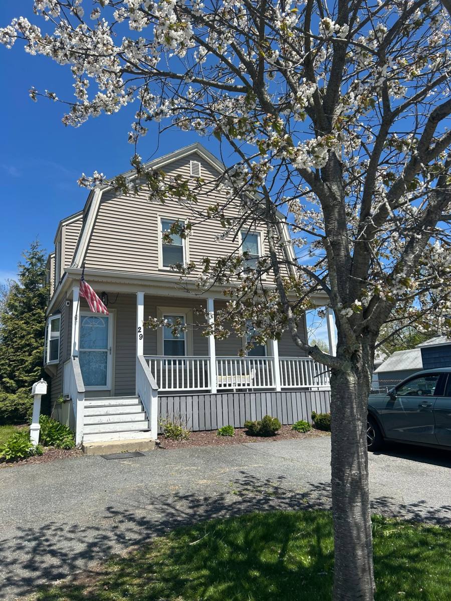 Apartment for rent at 29 Slocum St #2, Acushnet, MA 02743