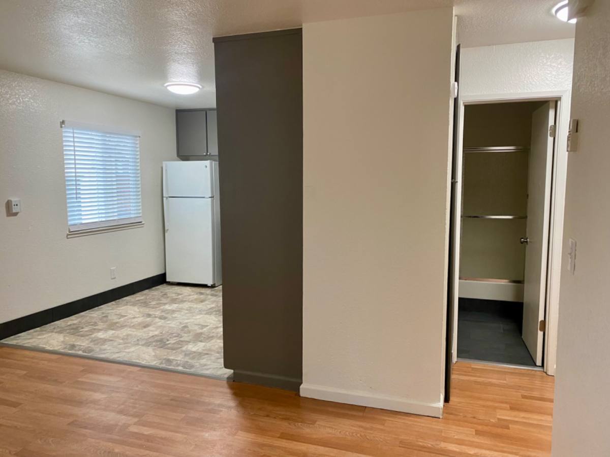 Apartment for rent at 220 W Carlton Way #6, Tracy, CA 95376