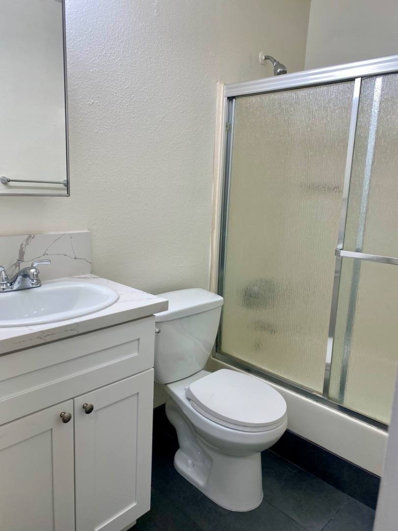 Apartment for rent at 220 W Carlton Way #6, Tracy, CA 95376