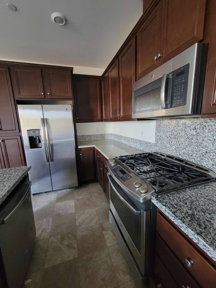 Townhouse for rent at 40233 Calle Real, Murrieta, CA 92563