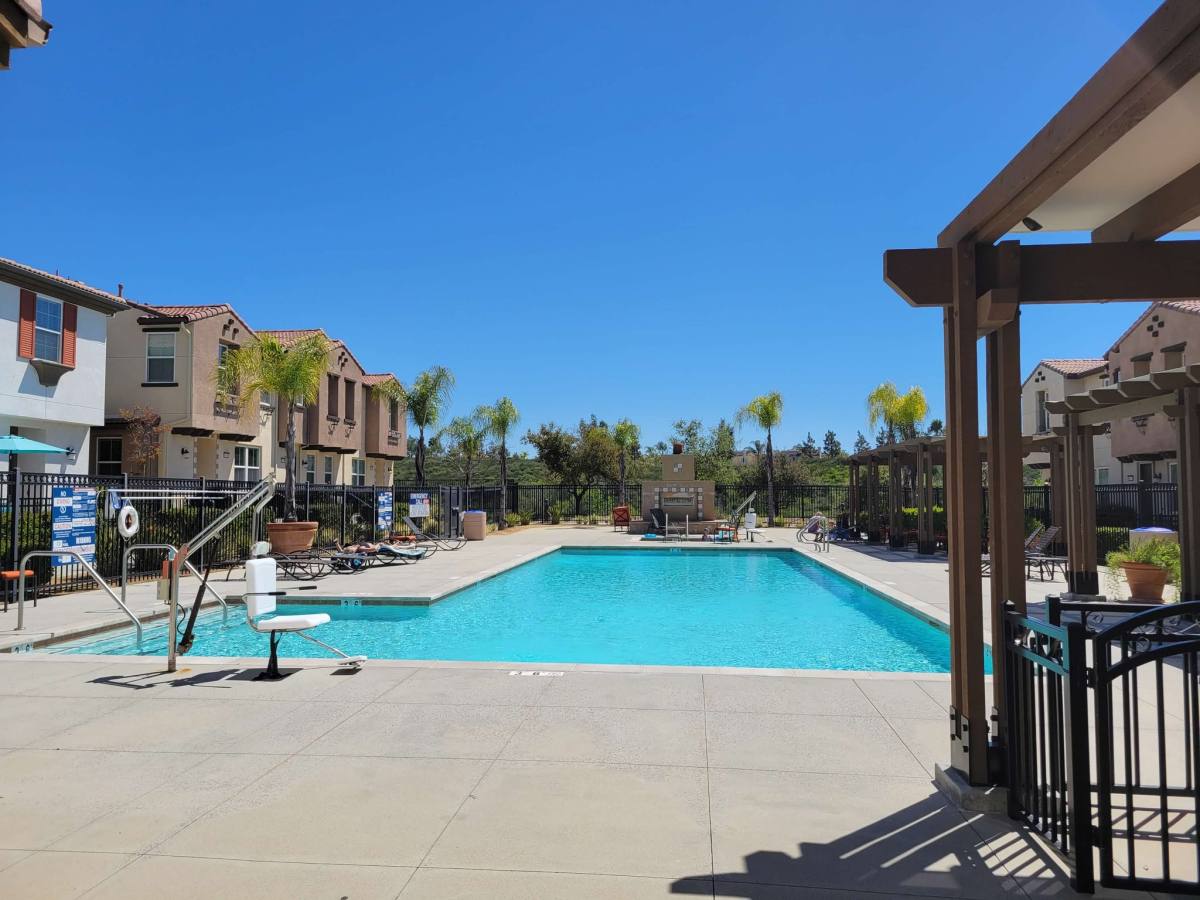 Townhouse for rent at 40233 Calle Real, Murrieta, CA 92563
