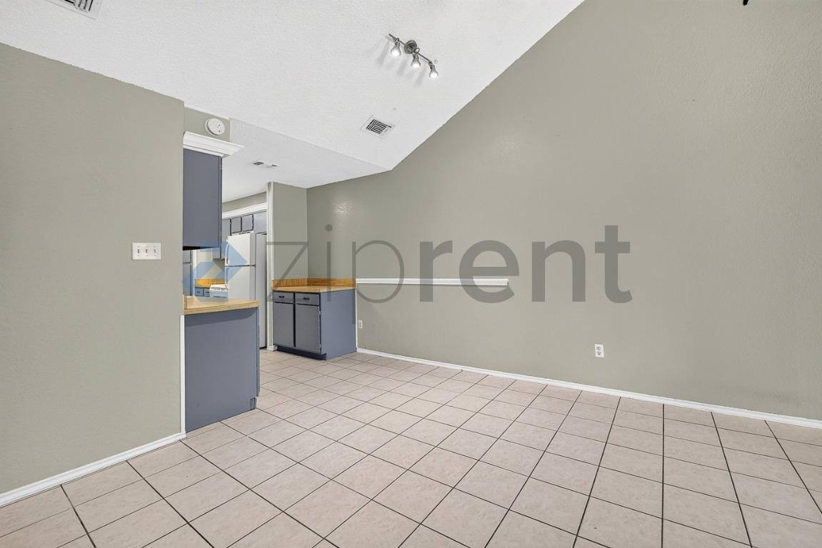Apartment for rent at 604 Lost Springs Court #B, Arlington, TX 76012
