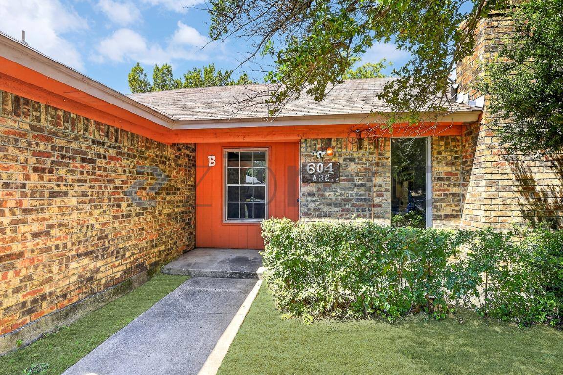 Apartment for rent at 604 Lost Springs Court #B, Arlington, TX 76012