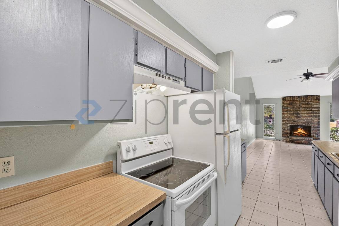 Apartment for rent at 604 Lost Springs Court #B, Arlington, TX 76012