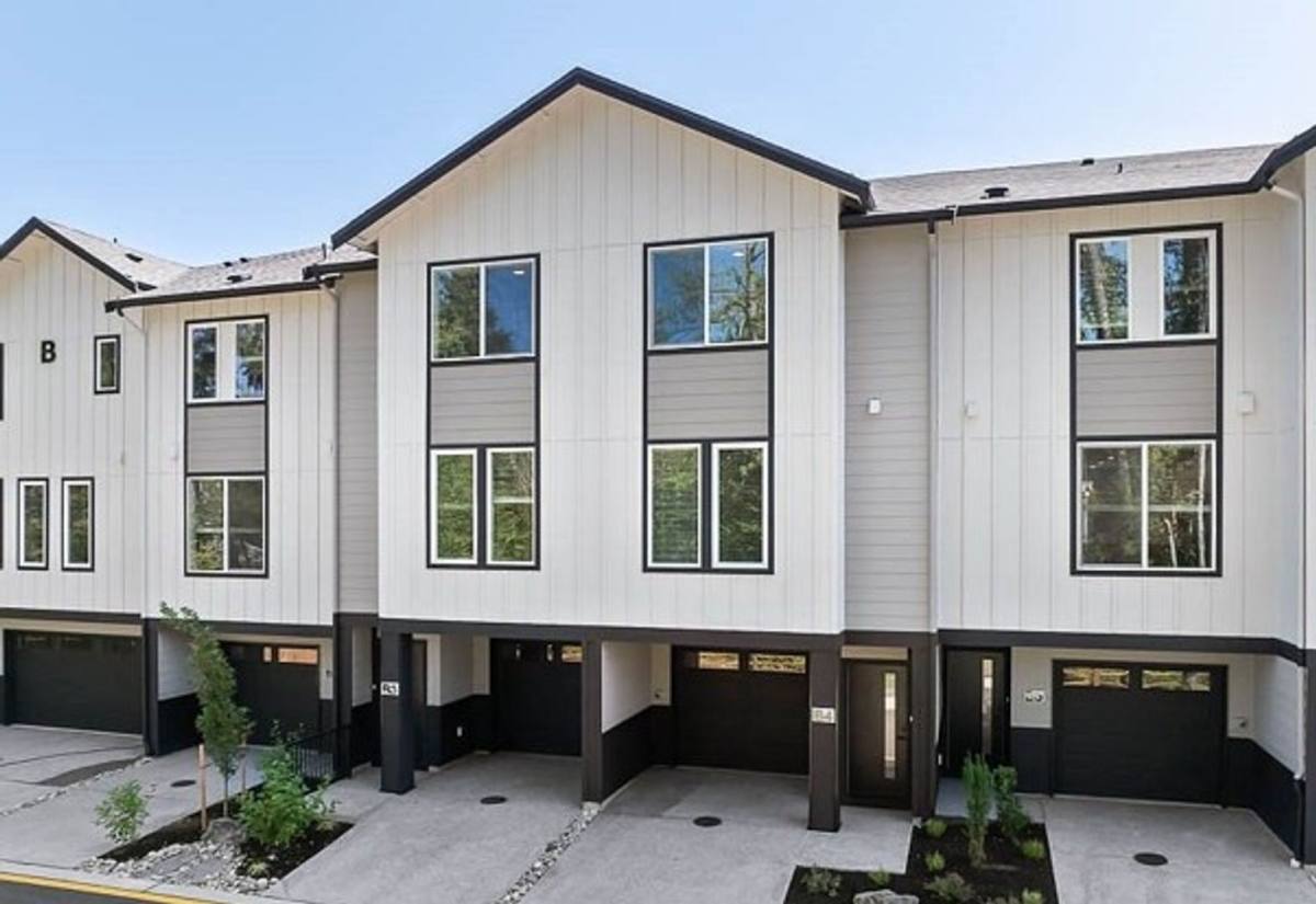 House for rent at 19524 16th Ave SE, Bothell, WA 98012