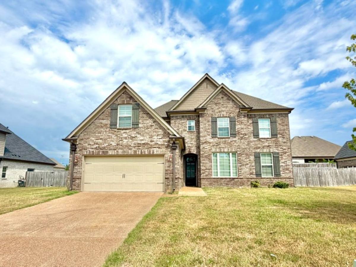 Apartment for rent at 100 Birkdale Dr, Oakland, TN 38060