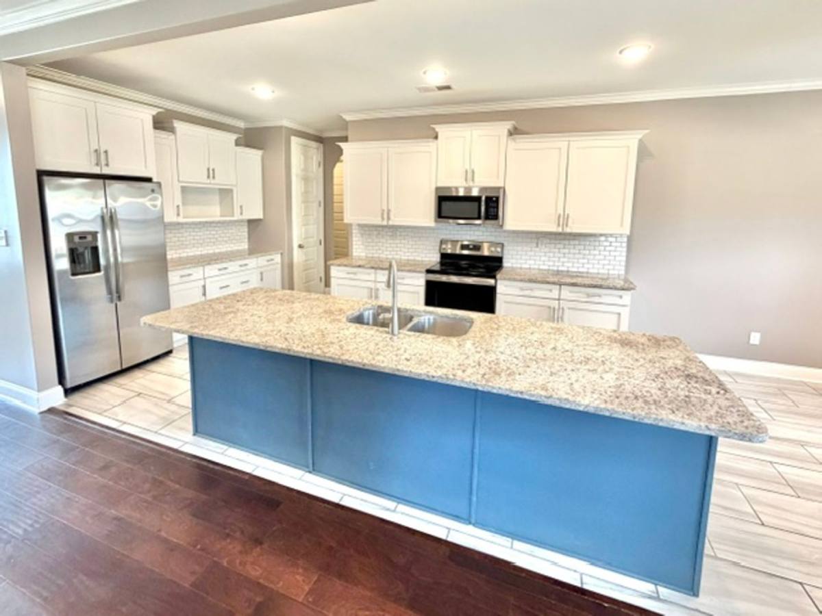 Apartment for rent at 100 Birkdale Dr, Oakland, TN 38060