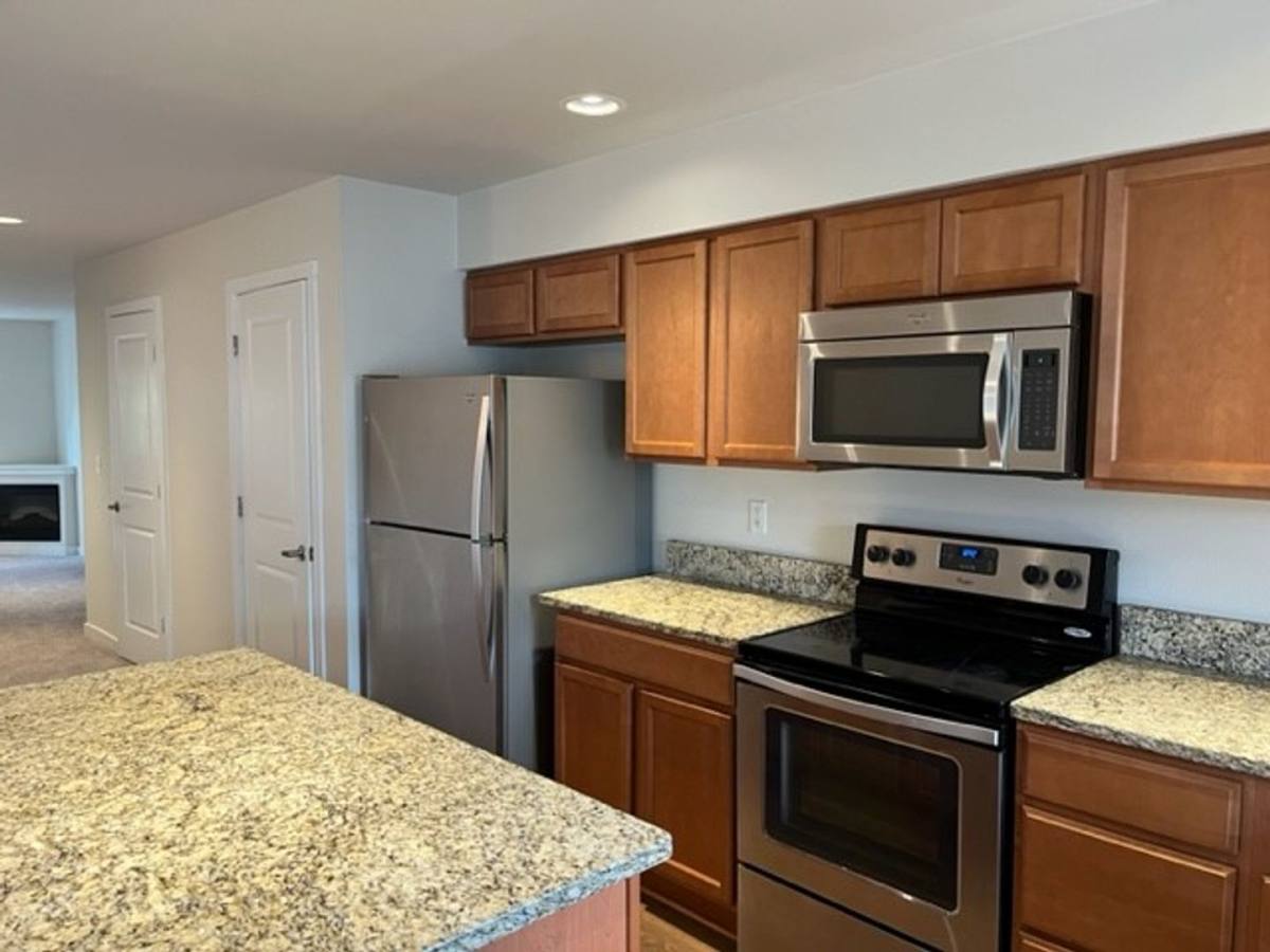 Townhouse for rent at 31408 28th Ave S, Federal Way, WA 98003