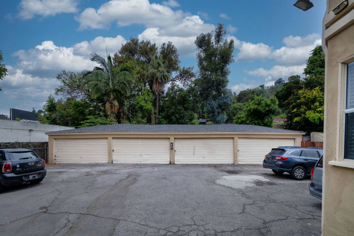 Apartment for rent at 2111-2117 1 2 Griffith Park Blvd, Los Angeles, CA 90039